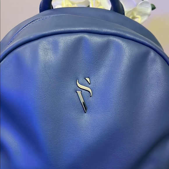 Simply Vera Vera Wang Blue Faux Leather Backpack GUC retail $79 - Picture 2 of 12